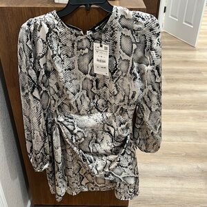 Dress silk material I’m size medium